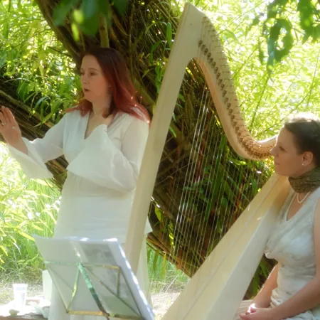 Eala-die-Schwanenfrauen-im-Garten-Amalthea