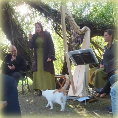 Eala-mit-Christian-von-Aster-2014-im-Garten-Amalthea